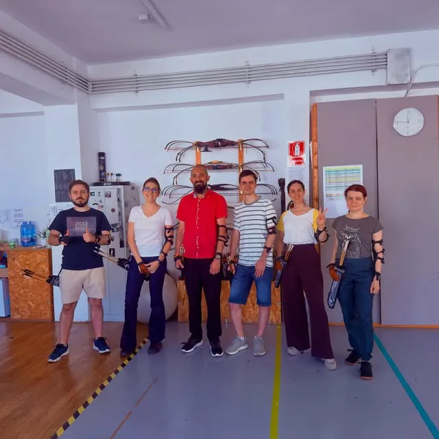 Grup de participanți într-o sală de sport, la o activitate Gatherings